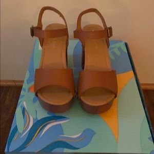 Madden girl chunky heal size 8.5 never worn NWT.